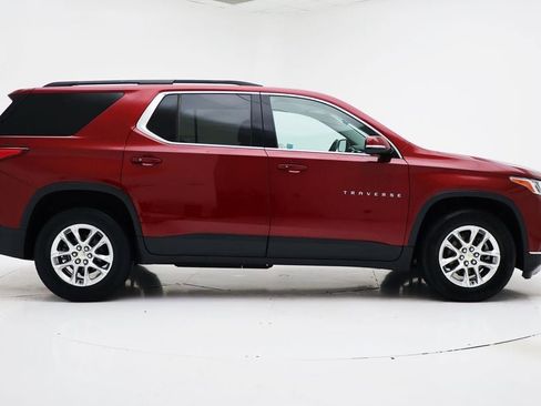 Used 2020 Chevrolet Traverse LT image 3