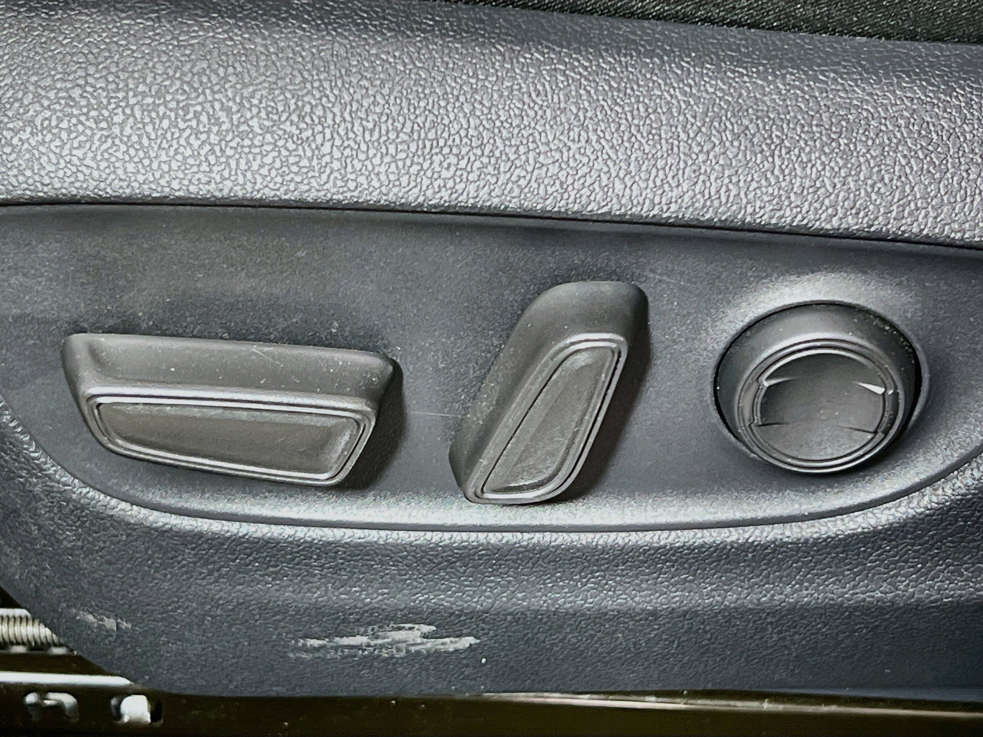 Used 2024 Toyota RAV4 XLE FWD image 15