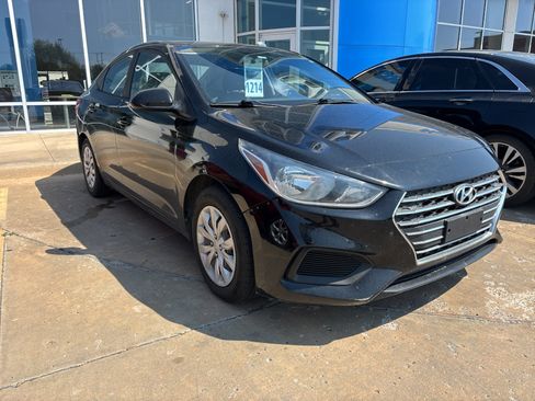 Used 2019 Hyundai Accent SE FWD image 2