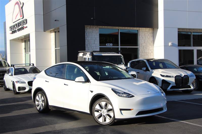 Used 2023 Tesla Model Y Long Range AWD/4WD image 1