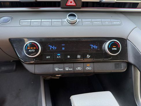 Used 2024 Hyundai Elantra SEL FWD image 13