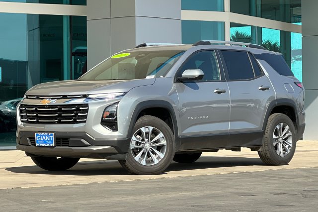 Used 2025 Chevrolet Equinox LT w/ Convenience Package II FWD image 8