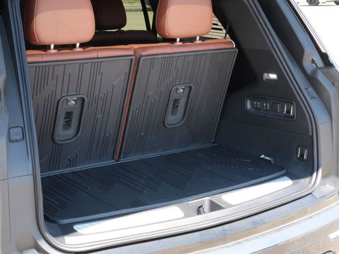 New 2026 Cadillac Vistiq Platinum w/ LPO, Floor Liner Package image 24