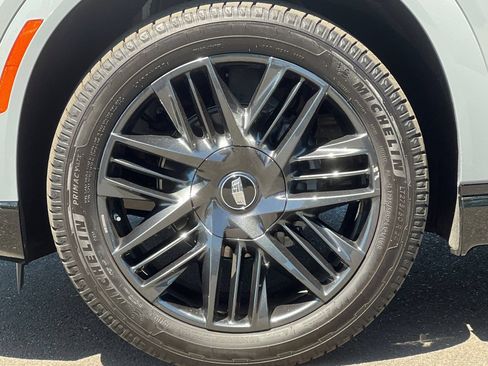 Used 2026 Cadillac Escalade IQL Sport 1 w/ LPO, ONYX Package AWD/4WD image 41