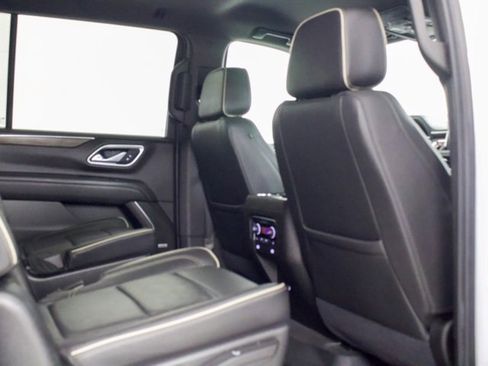 Used 2021 Chevrolet Suburban Premier image 7