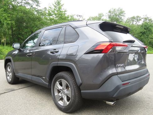 Used 2022 Toyota RAV4 XLE AWD/4WD image 7