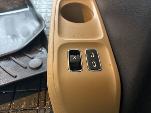 Used 2024 Mercedes-Benz GLS 580 4MATIC image 38