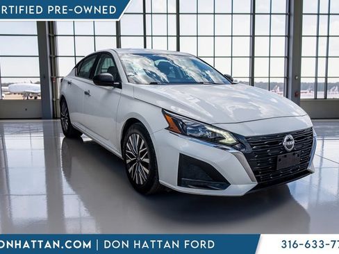 Used 2025 Nissan Altima 2.5 SV FWD image 32