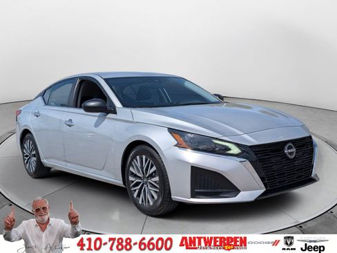 Used 2024 Nissan Altima 2.5 SV FWD image 1