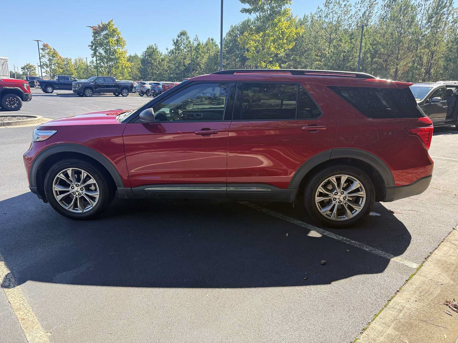 Used 2022 Ford Explorer XLT w/ Equipment Group 202A RWD image 6