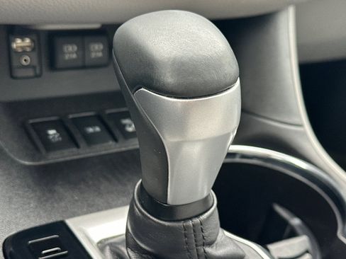 Used 2017 Toyota Highlander Limited image 28