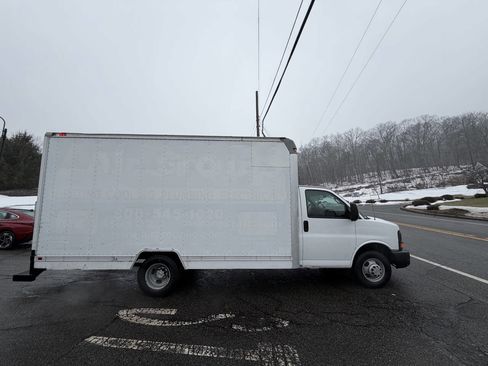 Used 2009 Chevrolet Express 2500 image 5