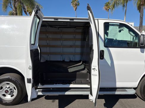 Used 2024 GMC Savana 2500 w/ Driver Convenience Package image 12