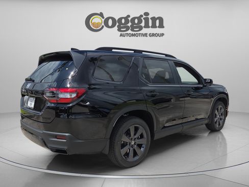 New 2026 Honda Pilot Sport image 5