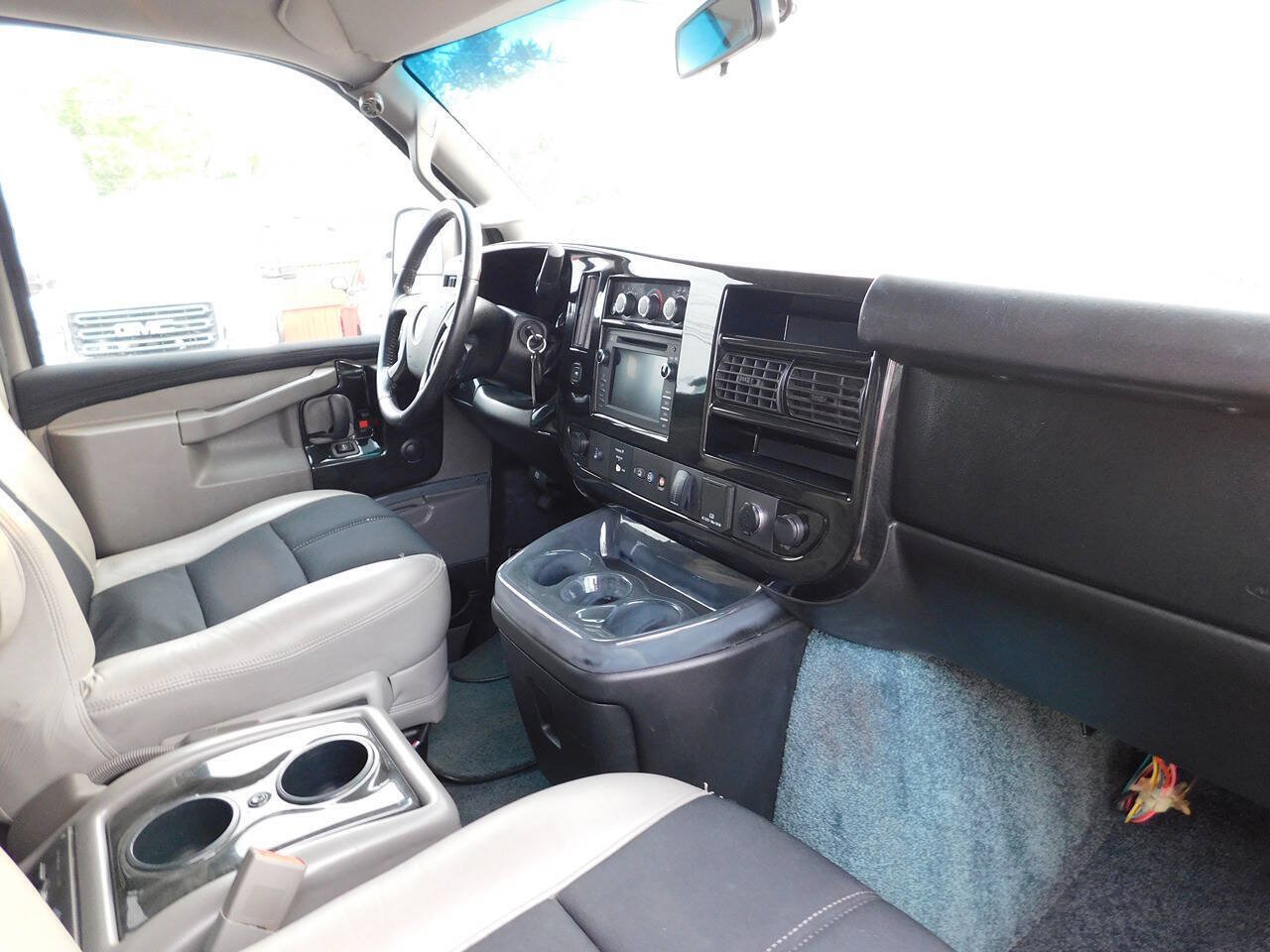 Used 2016 Chevrolet Express 2500 RWD image 33