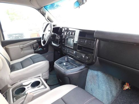 Used 2016 Chevrolet Express 2500 RWD image 33