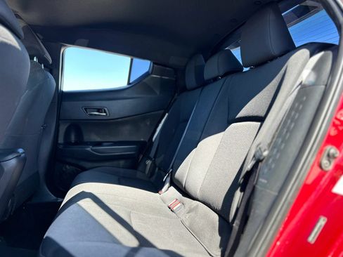 Used 2018 Toyota C-HR XLE FWD image 29