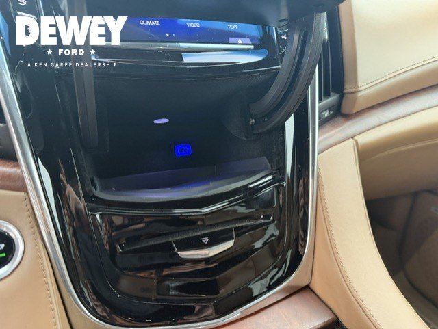 Used 2017 Cadillac Escalade Platinum AWD/4WD image 25