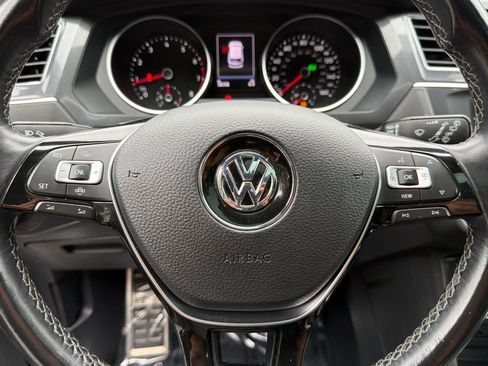 Used 2020 Volkswagen Tiguan SE R-Line AWD/4WD image 11