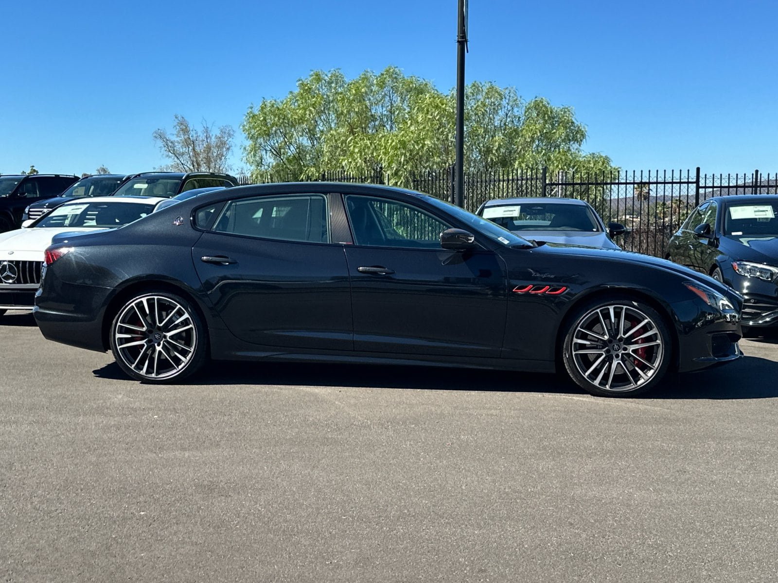 Used 2021 Maserati Quattroporte Trofeo RWD image 2