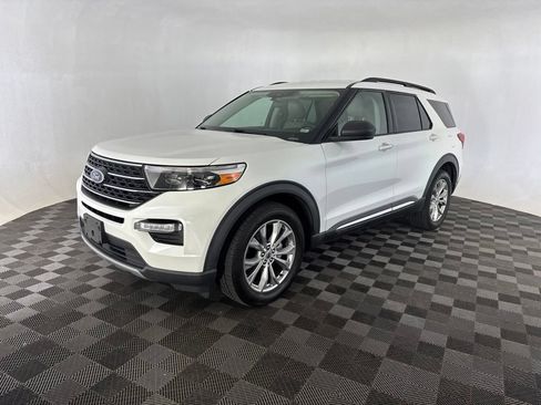Used 2020 Ford Explorer XLT w/ Equipment Group 202A AWD/4WD image 5