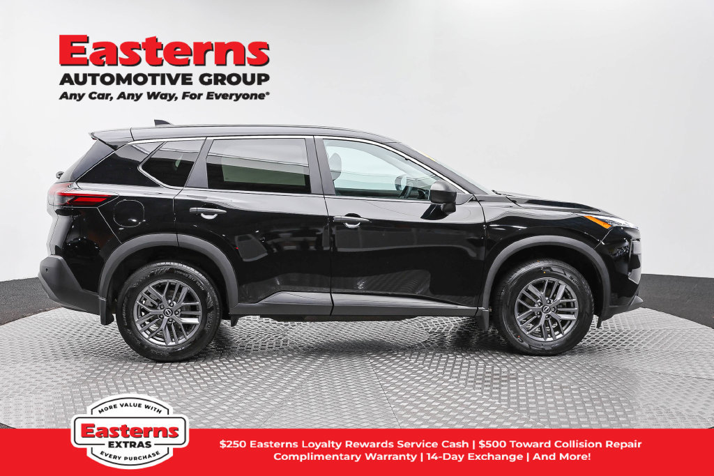 Used 2023 Nissan Rogue S AWD/4WD image 5