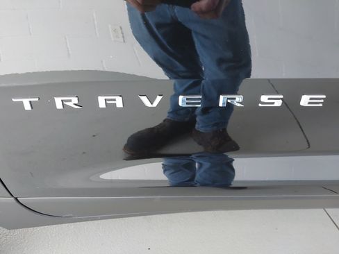 Used 2024 Chevrolet Traverse LT FWD image 32