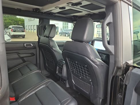 Used 2025 Ford Bronco Badlands AWD/4WD image 16