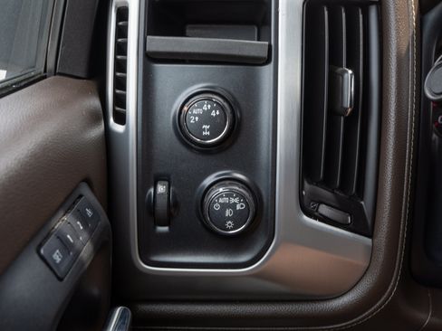 Used 2015 GMC Sierra 1500 SLT w/ SLT Preferred Package AWD/4WD image 25