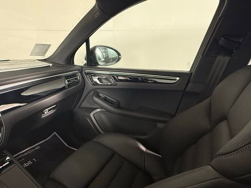 New 2026 Porsche Macan image 23