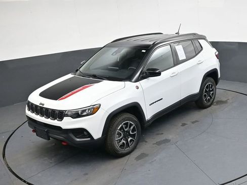 Used 2024 Jeep Compass Trailhawk image 31