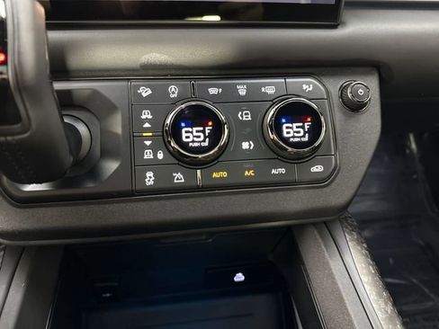 Used 2025 Land Rover Defender 110 AWD/4WD image 8
