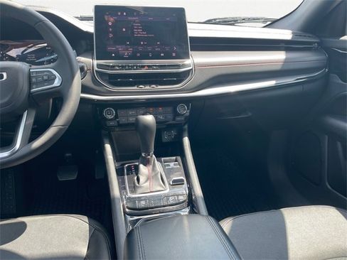 Used 2023 Jeep Compass Trailhawk image 11