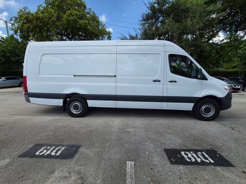 Used 2025 Mercedes-Benz Sprinter 2500 image 4