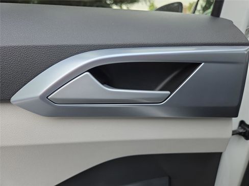 New 2025 Volkswagen Taos SE image 26