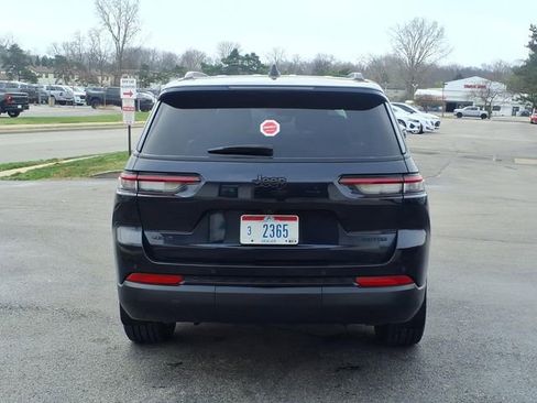 Used 2024 Jeep Grand Cherokee L Limited w/ Black Appearance Package image 23