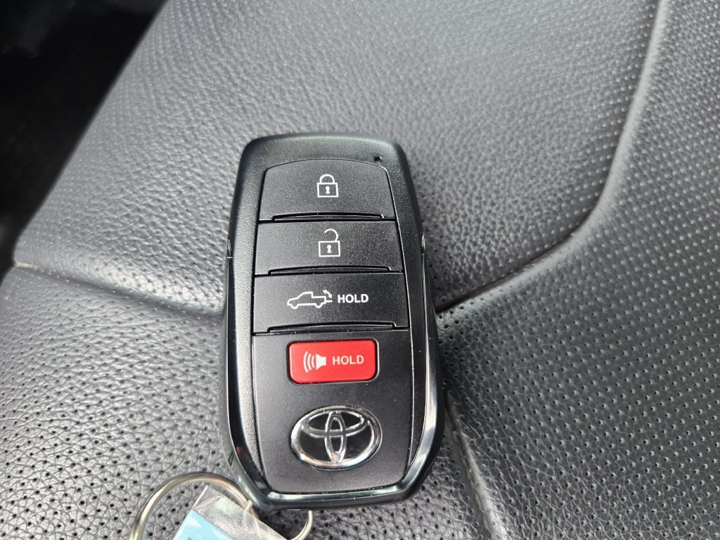 Used 2026 Toyota Tundra Limited AWD/4WD image 31