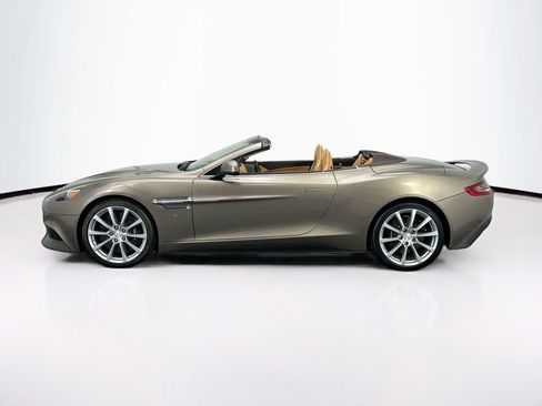 Used 2017 Aston Martin Vanquish Volante image 38