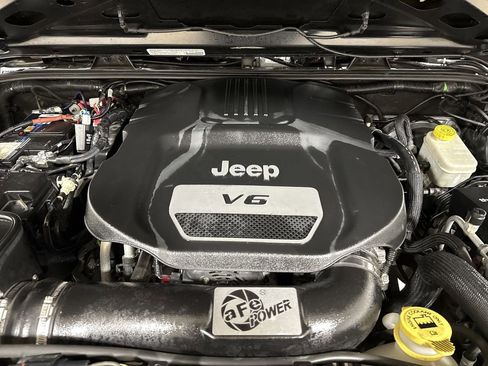 Used 2014 Jeep Wrangler Unlimited Sport w/ Quick Order Package 24S AWD/4WD image 24