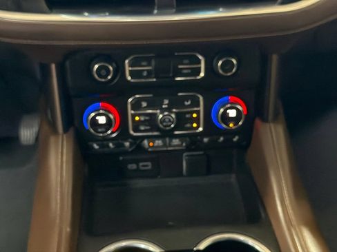 Used 2023 Chevrolet Suburban High Country AWD/4WD image 22