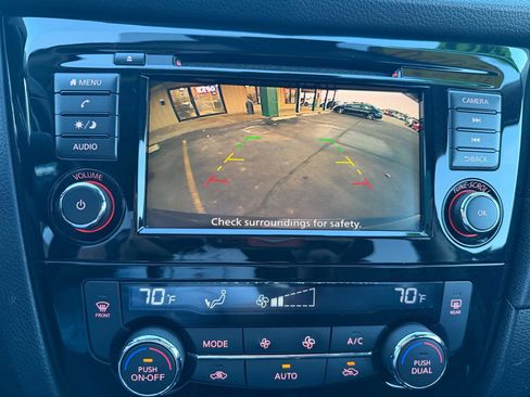 Used 2020 Nissan Rogue SV image 25