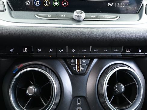 Used 2025 Chevrolet Blazer LT FWD image 19