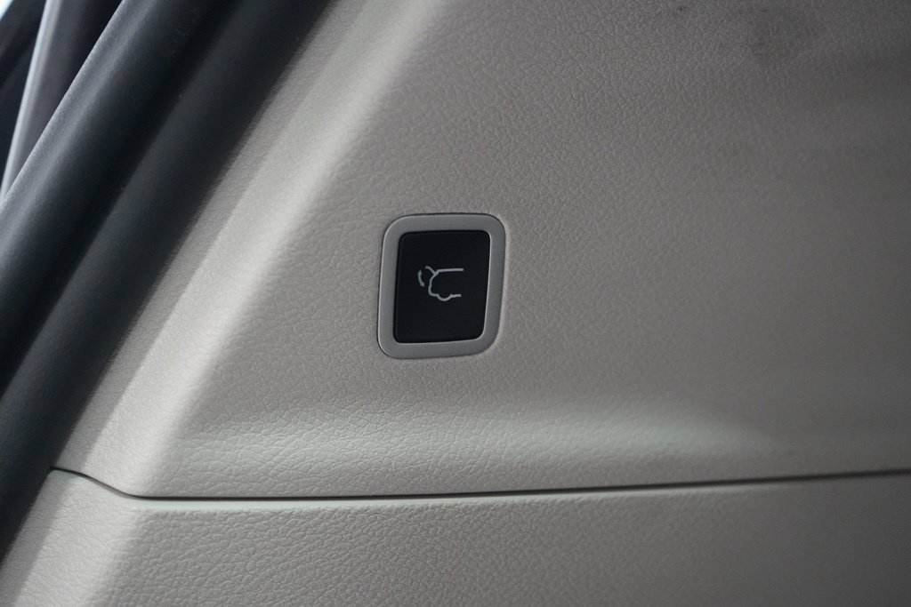 Used 2023 Chrysler Pacifica Touring-L FWD image 37