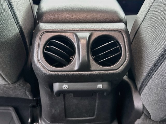 Used 2024 Jeep Wrangler Unlimited AWD/4WD image 29