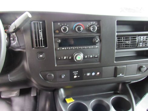Used 2019 Chevrolet Express 2500 RWD image 17