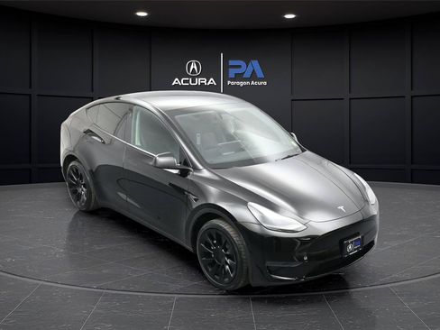 Used 2024 Tesla Model Y 2WD image 34