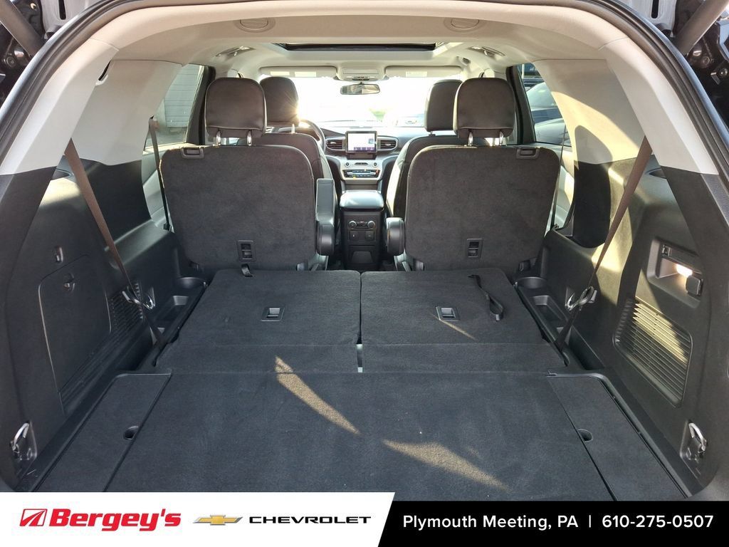 Used 2023 Ford Explorer XLT w/ Equipment Group 202A AWD/4WD image 33