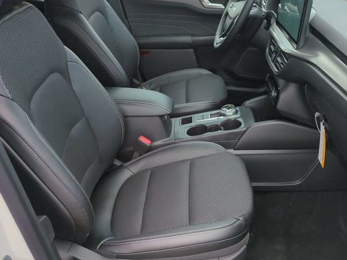New 2025 Ford Escape SE FWD image 18