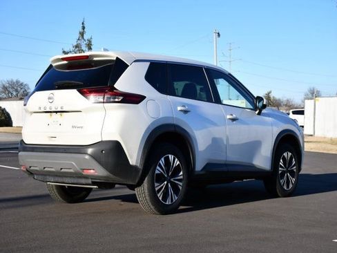Used 2023 Nissan Rogue SV image 7
