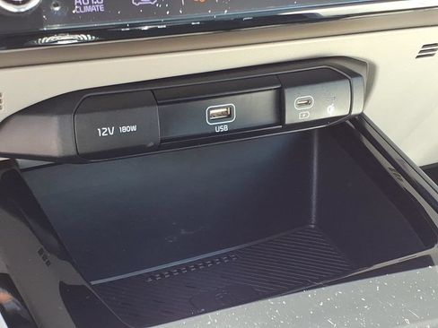 Certified 2023 Kia Niro Wind FWD image 18